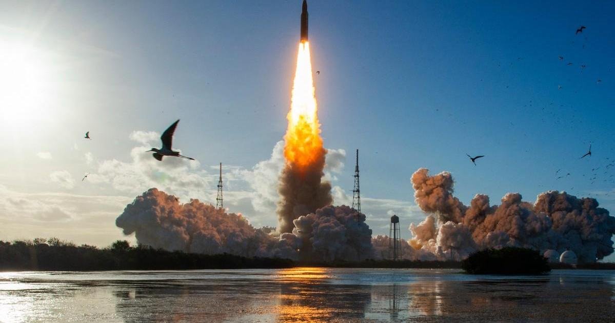 NASA'nın Tarihi Ay Görevi Başladı: Astronotlar Yola Çıktı