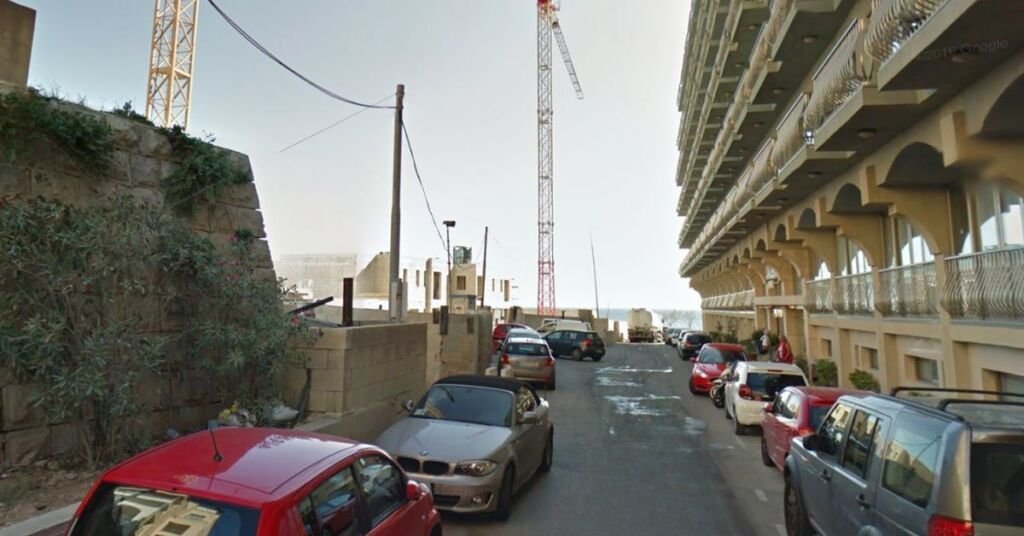 Spinola'da Kamyon Çarpan 56 Yaşındaki Kadın Hastaneye Kaldırıldı