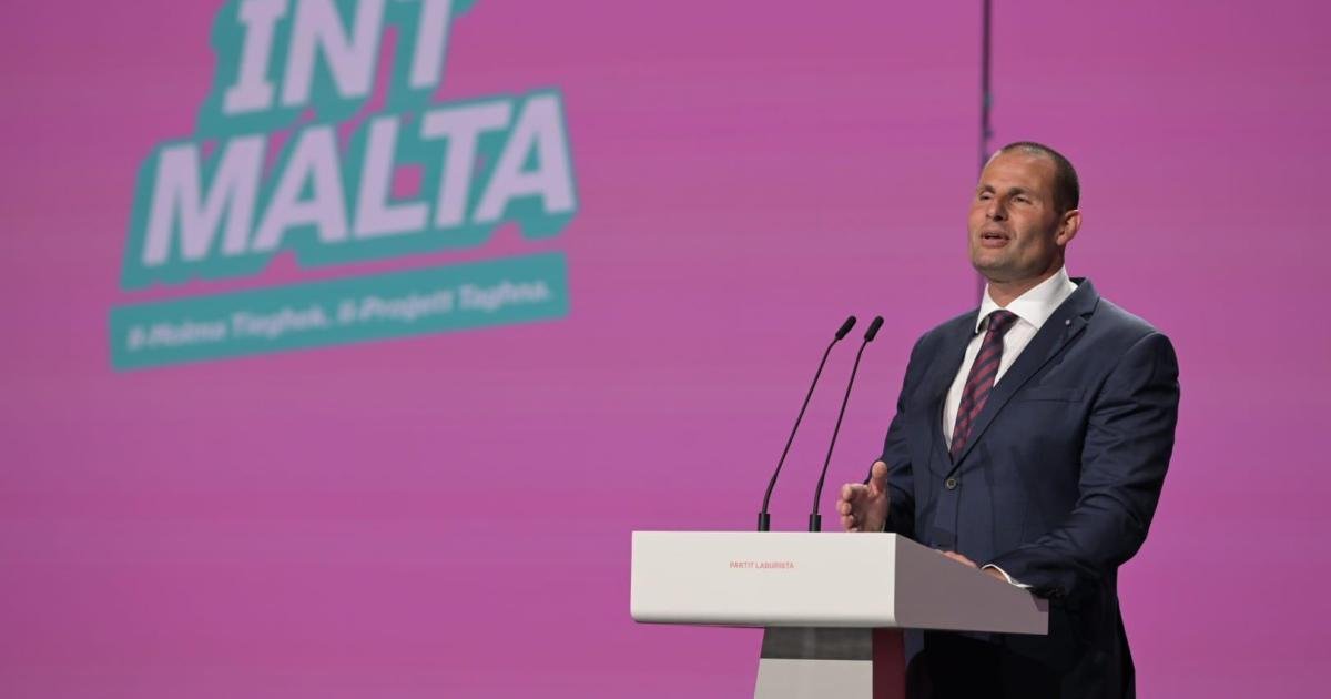 İşçi Partisi seçilirse doğum iznini altı aya, babalık iznini bir aya çıkaracak