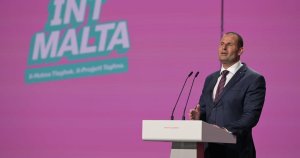 İşçi Partisi seçilirse doğum iznini altı aya, babalık iznini bir aya çıkaracak