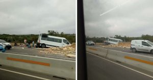 Ċirkewwa Yönünde Triq Il-Marfa'da Minibüs Tarla Duvarına Çarptı