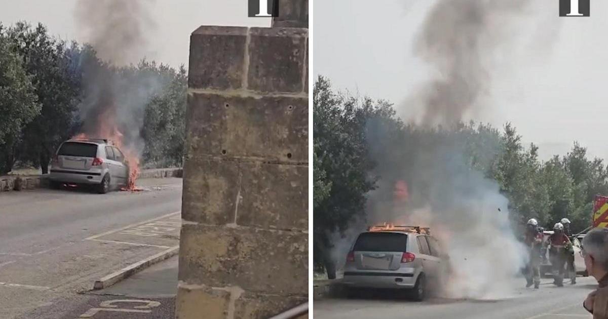 Üniversite Çevre Yolunda Park Halindeki Araç Alev Aldı