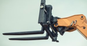 Floriana'da Forklift 80 Yaşındaki Kadına Çarptı: Kadın Ağır Yaralı