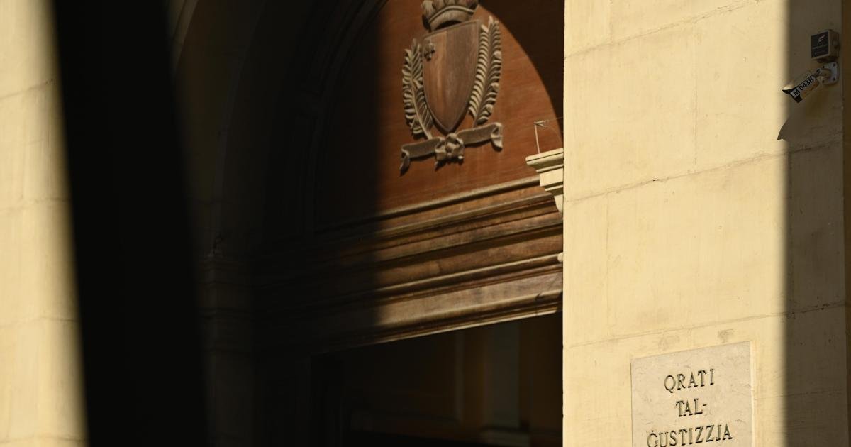 Tecavüz ve takip suçlamasıyla yargılanan sanığa kefaletle tahliye