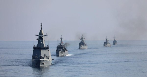 İran Hücumbotları Hürmüz Boğazı'nda Tankere Ateş Açtı