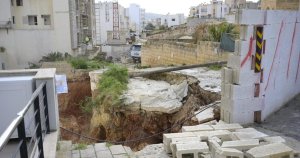 Xemxija'da Yol Çöktü: İnşaat Şantiyesine Göçük Meydana Geldi