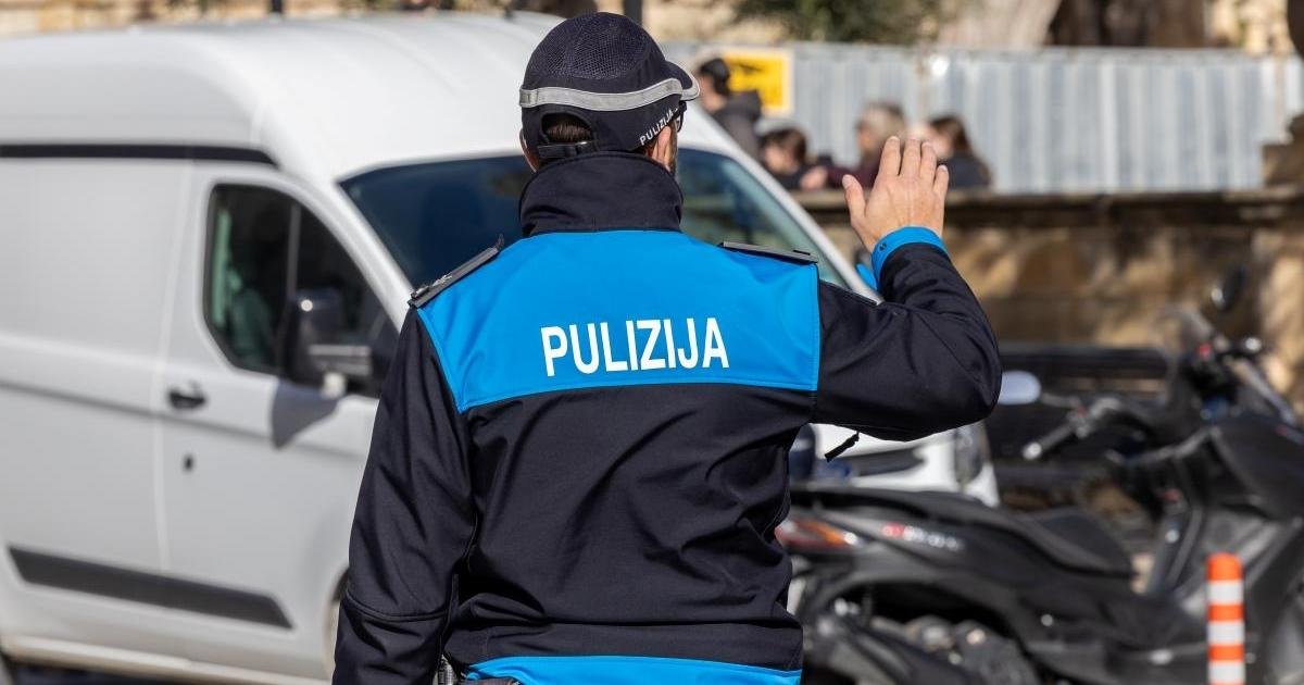 Ehliyetsiz araç kullanan kadına hapis cezası verildi