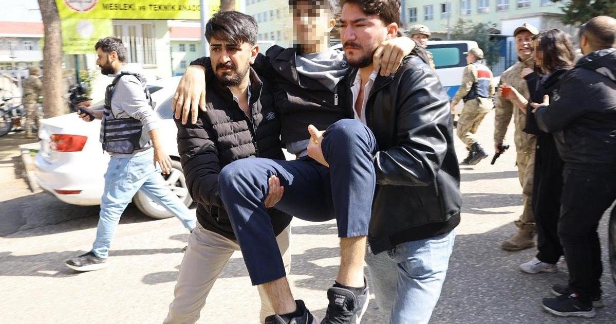 Türkiye'de Okul Saldırısında 16 Kişi Yaralandı, Saldırgan Polisle Çatışma Sonrası Hayatını Kaybetti