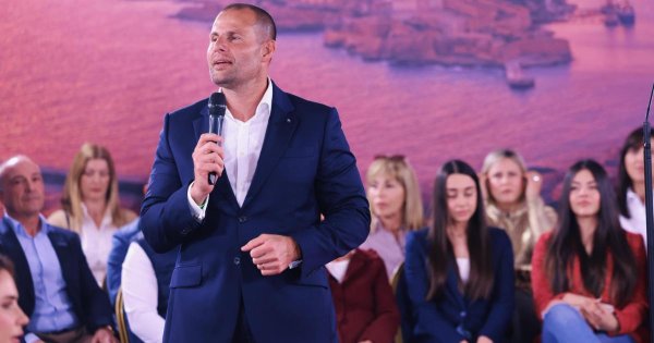 Labour Partisi Kongresini Alex Borg'un Kalesi Gozo'da Başlattı