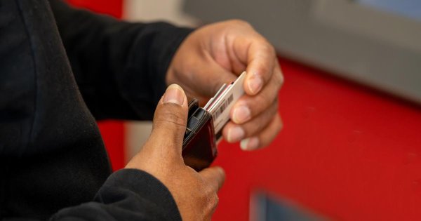 18 Yaşındakiler Ücretsiz AB Seyahat Kartı İçin Başvurabilir