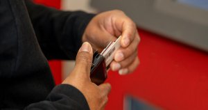 18 Yaşındakiler Ücretsiz AB Seyahat Kartı İçin Başvurabilir