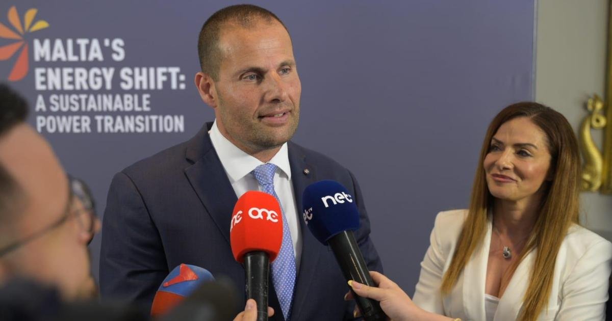 Galdes 'partinin çıkarlarını kendi çıkarlarının önüne koydu' diyen Abela açıklama yaptı