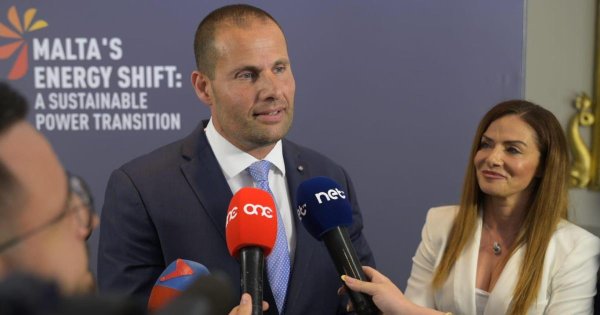 Galdes 'partinin çıkarlarını kendi çıkarlarının önüne koydu' diyen Abela açıklama yaptı
