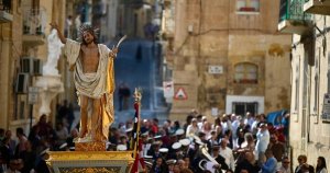 Başpiskopos savaşların gölgesindeki dünyada barış çağrısı yaptı