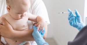 Kent'teki Ölümcül Menenjit Salgını Sonrası Aileler Aşı Kontrolüne Koştu