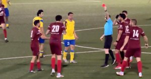 Polis Memurları Amatör Futbolcuların Saldırısından Hakemi Korudu