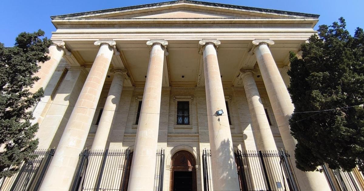 Fuhuş Tuzağı Kuran Çift, 6.000 Euro'luk Dükkan Soygunundan Yargılanıyor
