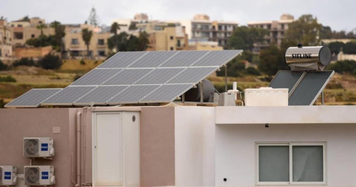 Çatı Erişimi Olmayan Aileler İçin Yeni Güneş Paneli Programı