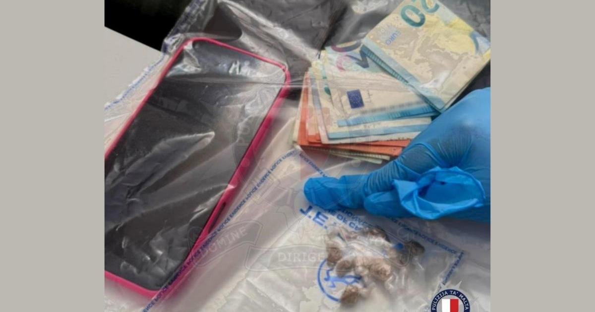 Telefon hırsızlığı şüphelisinin üzerinden eroin çıktı