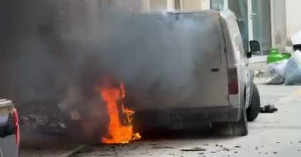 Msida'da Beyaz Minibüs Patladı ve Alev Aldı