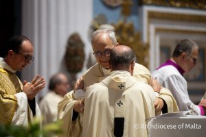Başpiskopos Scicluna: Malta Kilisesi ABD Başkanı'nın Haksız Saldırısına Karşı Papa'nın Yanında