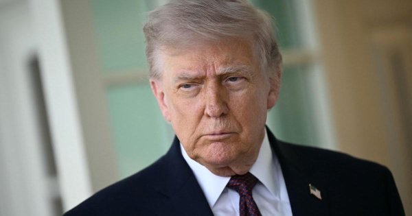 Trump, ABD Ablukasına Yaklaşan İran Gemilerinin Batırılacağını Açıkladı