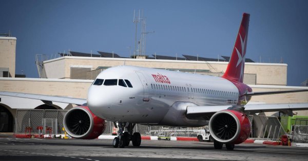 KM Malta Uçağı Eğitmen Kaptan Olmadan Kalktı, Geri Dönmek Zorunda Kaldı