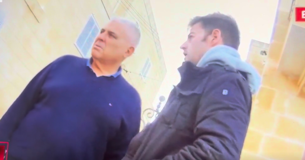 Bakan Refalo, Gozo'daki mülkün mafya bağlantısı sorulunca 'Riina kim bilmiyorum' dedi