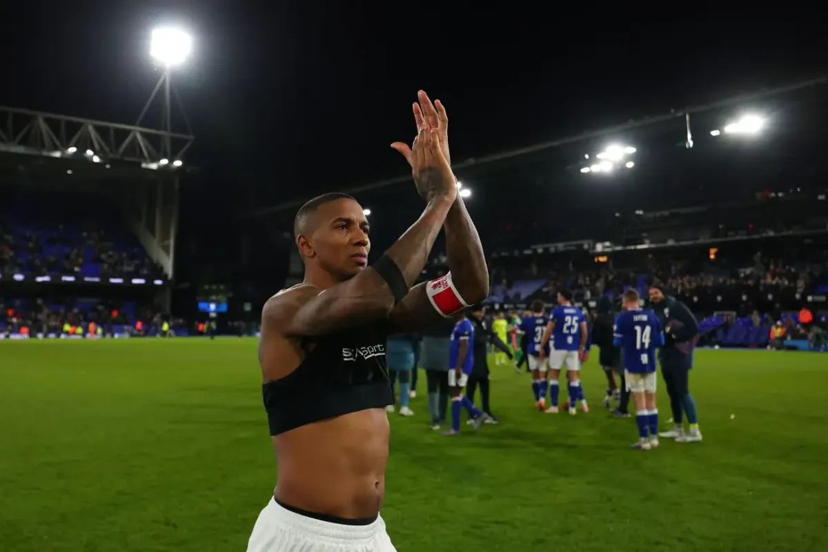 Ashley Young 40 Yaşında Futbolu Bıraktığını Açıkladı