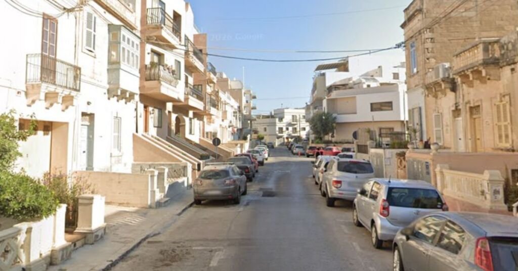 Naxxar'da Asansör Boşluğuna Düşen Adam Hayati Tehlike Altında