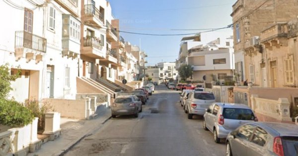 Naxxar'da Asansör Boşluğuna Düşen Adam Hayati Tehlike Altında