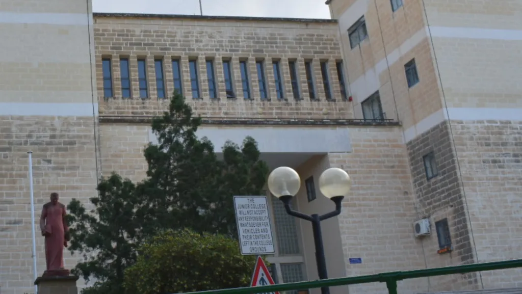 Junior College Öğretim Görevlilerine Sınav Sonuçlarını Girmeme Talimatı Verildi