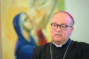Başpiskopos Scicluna başarılı ameliyatın ardından iyileşme sürecinde