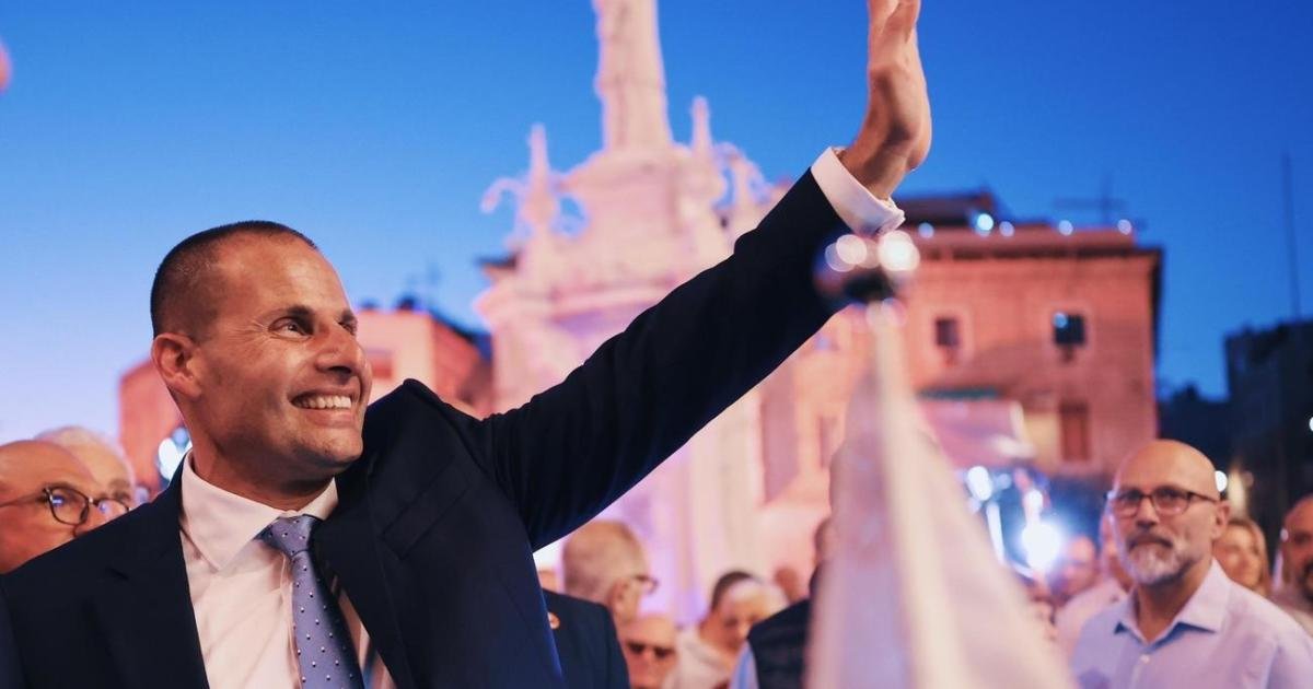 Abela: 'Tüm kamu çalışanlarına ihtiyaç var' — PN'nin oy karşılığı iş iddiasına yanıt