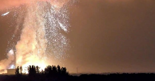 Jeff Bezos'un Blue Origin roketi fırlatma rampasında patladı