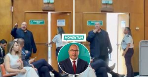 Üniversite Tartışmasında Momentum Adayı Öğrencilere Orta Parmak Gösterdi, Salondan Çıkarıldı