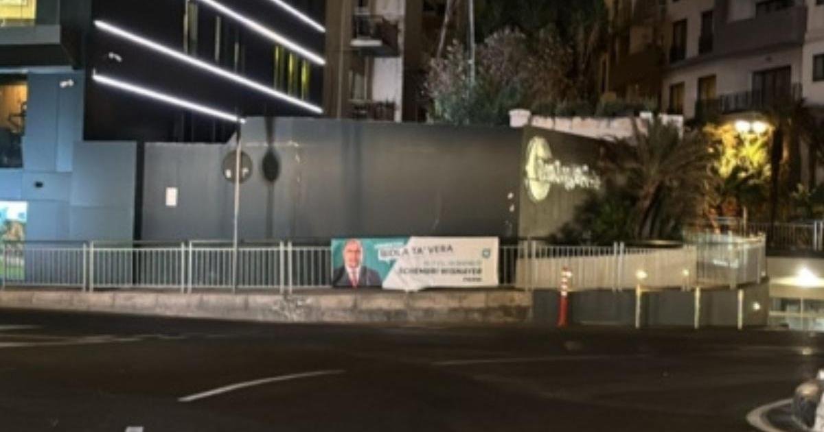 Momentum Partisi Daha Fazla Seçim Afişinin Söküldüğünü Bildirdi