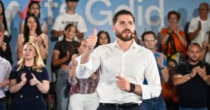 Hükümet seçim ilanından bir ay önce 1 milyar euro borçlandı