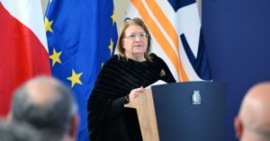 Marie-Louise Coleiro Preca, Yurt Dışında Tedavi Gören Hastalara Destek İçin Yeni Labour Planını Destekliyor