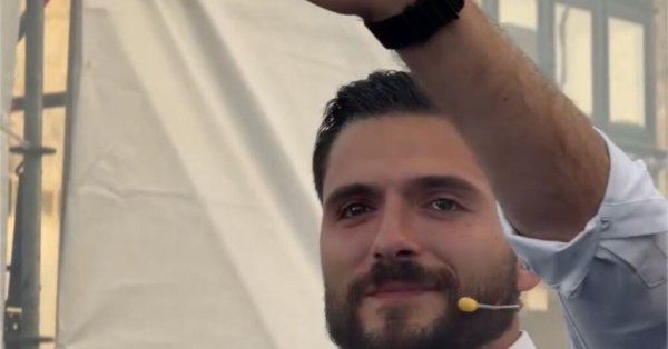Alex Borg Seçim Mitinginde Duygulandı