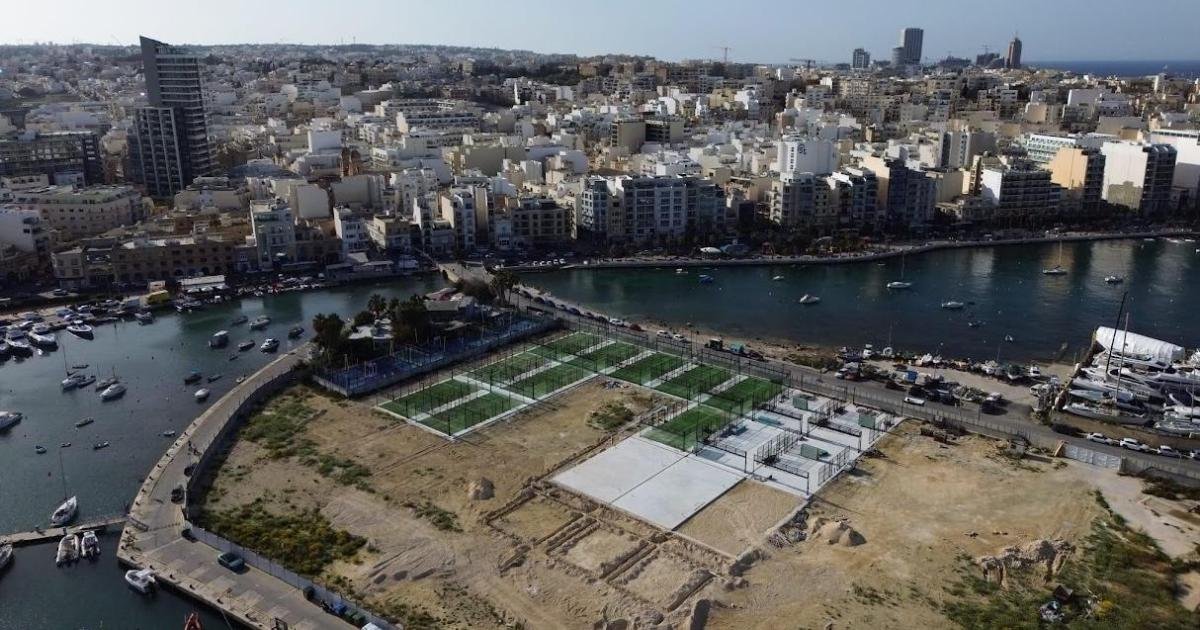 Manoel Island'daki Kaçak Padel Kortları İçin Karar Ertelendi