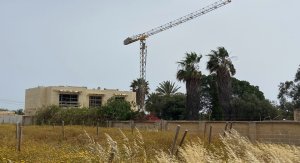 Abela, devam eden otel ve ODZ malikane inşaatlarının finansmanını açıklamayı reddediyor