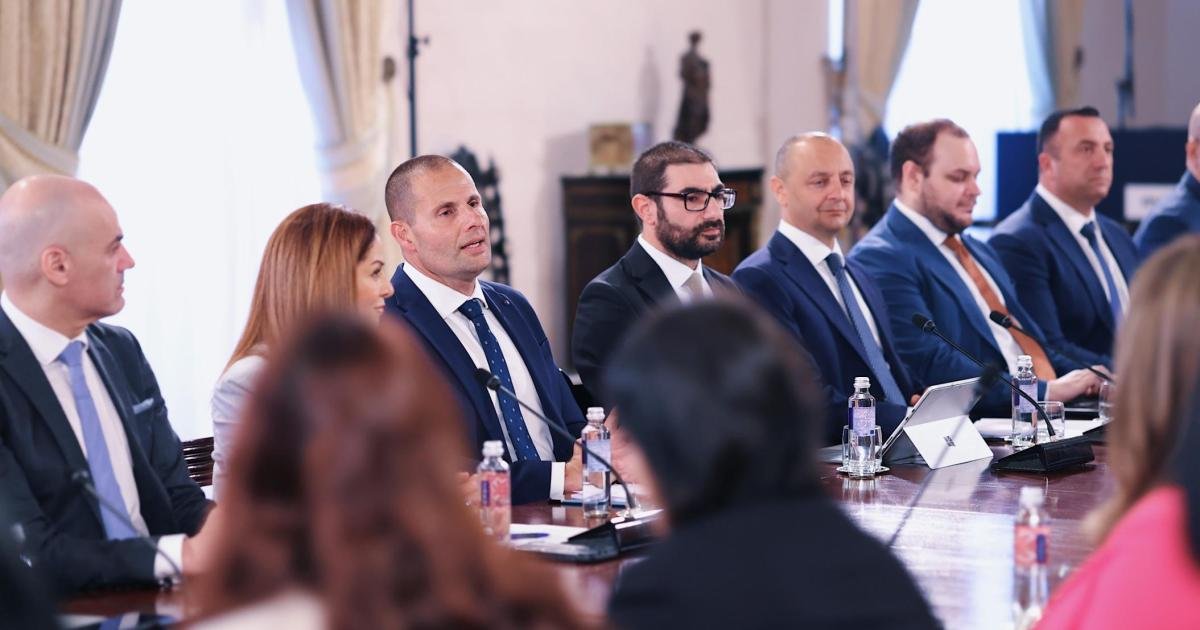 Malta'da Enerji Santrali Gazı ve Havacılık Yakıtı Sıkıntısı Yaşanmayacak: Robert Abela