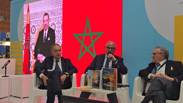 "Dakhla'nın Rüzgârı" Torino Kitap Fuarı'nda Tanıtıldı: Fas ile Calabria Arasındaki Bağlar Vurgulandı