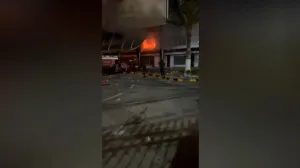 Trablus'ta Futbol Taraftarları Protesto Etti, Başbakanlık Binasının Bir Kısmı Hasar Gördü