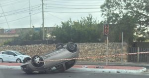Marsaxlokk'ta otomobil takla attı: Anne ve 2 yaşındaki oğlu hafif yaralandı