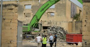 Marsa'da Geri Dönüşüm Tesisinde İskele Çöktü: 3 İşçi Yaralandı