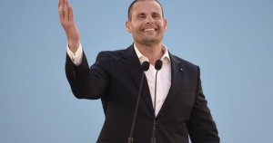 Abela emeklilere maaş artışı ve daha fazla yardım sözü verdi