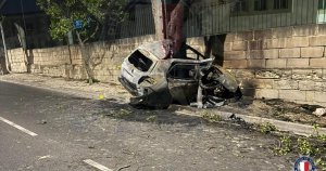 Tal-Barrani Yolu'nda korkunç kaza: Araç ağaca çarpıp alev aldı, sürücü son anda kurtarıldı