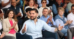 PN, tam maaşlı altı ay annelik izni ve babalar için daha fazla izin vaadinde bulundu